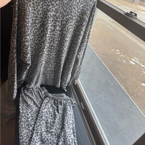 Leopard Print Pajama Set - Enti (large)